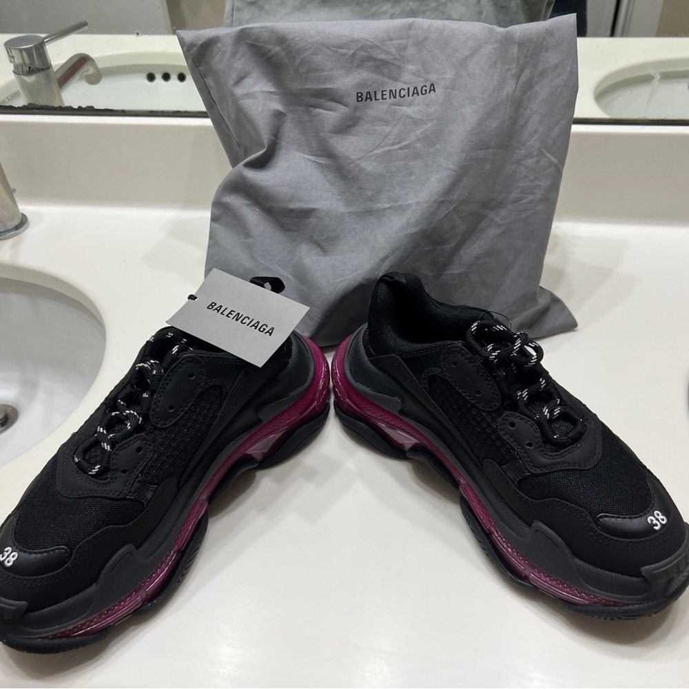 Brand new Balenciaga women’s triple s lug sole sneakers (black/pink) size 8 US - Picture 10 of 12